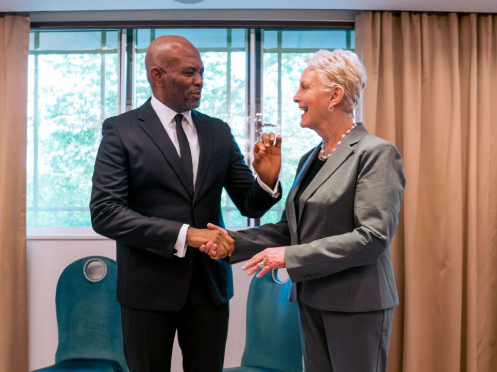 82835028 8983 3a59 2394 aea28fdc0055